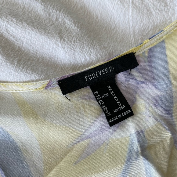 Forever 21 cropped button down size M - Picture 3 of 3